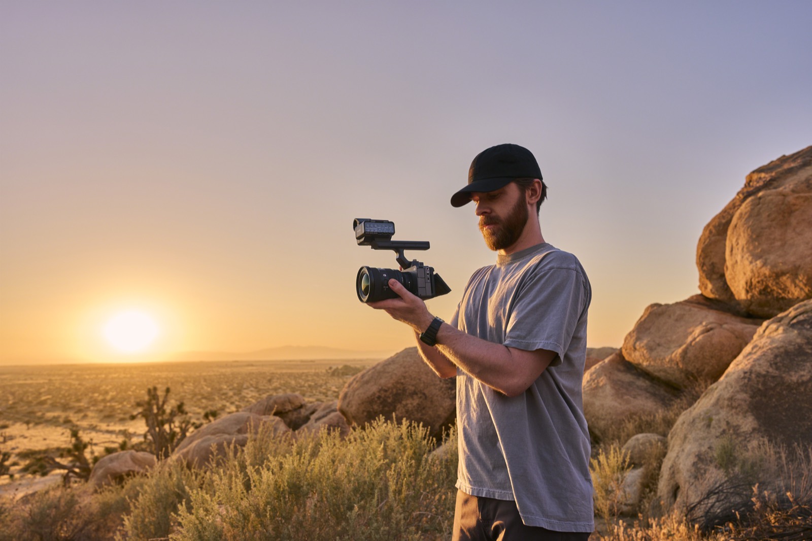 Sony FX5 con impugnatura XLR in ripresa al tramonto